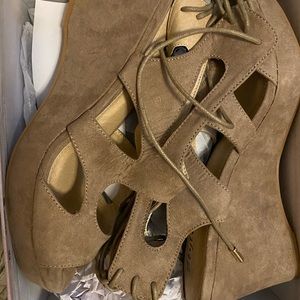 Tan Wedges size 10 Brand New, Never Worn